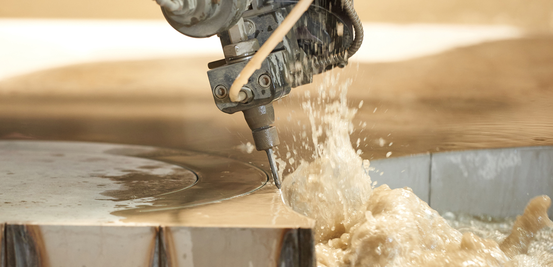 Wasserstrahlschneiden - Schneiden von Edelstahl mit einem Wasserstrahl